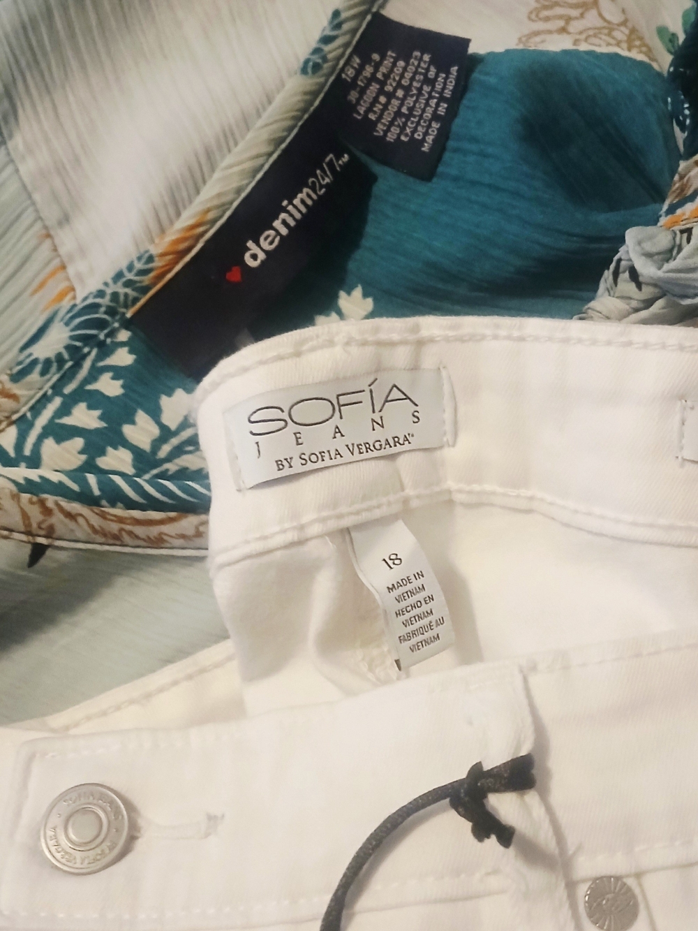 Bundle Set by Sofia Vergara - Women's White Jeans And Top